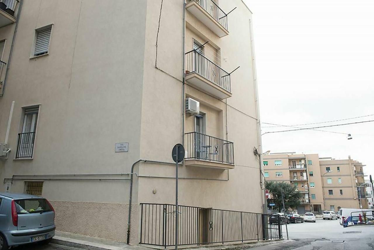 Dimora Cappuccini Guest House Чистернино Экстерьер фото